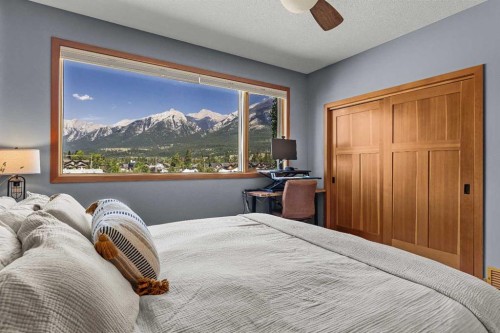 8-511 6Th Avenue, Canmore, AB - Indoor Photo Showing Bedroom