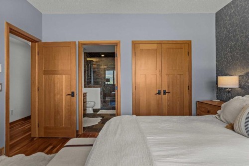 8-511 6Th Avenue, Canmore, AB - Indoor Photo Showing Bedroom