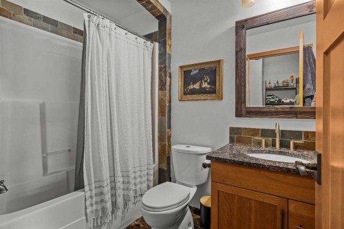 8-511 6Th Avenue, Canmore, AB - Indoor Photo Showing Bathroom