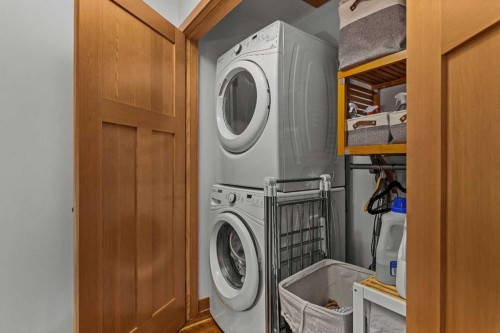 8-511 6Th Avenue, Canmore, AB - Indoor Photo Showing Laundry Room