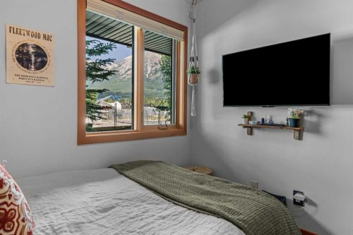 8-511 6Th Avenue, Canmore, AB - Indoor Photo Showing Bedroom