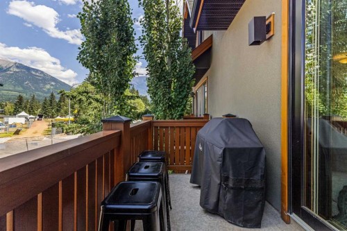 8-511 6Th Avenue, Canmore, AB - Outdoor