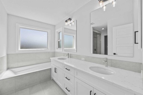 35 Creekside Rise Sw, Calgary, AB - Indoor Photo Showing Bathroom