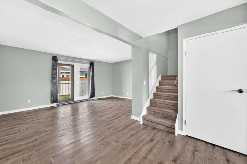 383 Georgian Villas Ne, Calgary, AB - Indoor Photo Showing Other Room