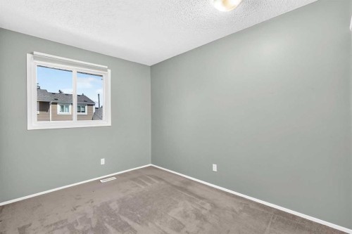 383 Georgian Villas Ne, Calgary, AB - Indoor Photo Showing Other Room