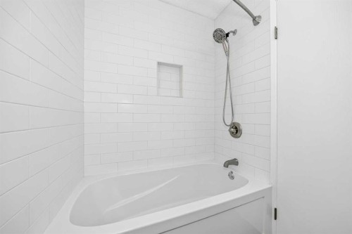 383 Georgian Villas Ne, Calgary, AB - Indoor Photo Showing Bathroom