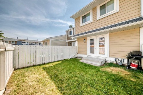 383 Georgian Villas Ne, Calgary, AB - Outdoor With Exterior