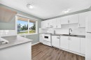 383 Georgian Villas Ne, Calgary, AB  - Indoor Photo Showing Kitchen 