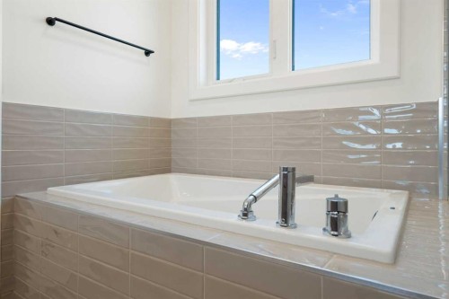 331 Rivercrest Road, Cochrane, AB - Indoor Photo Showing Bathroom