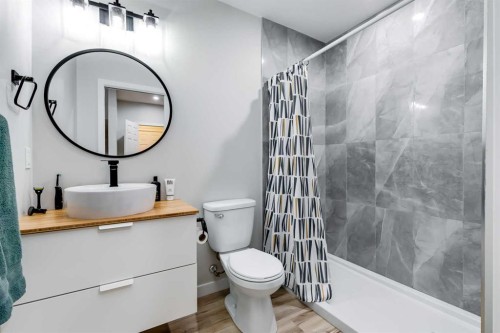 738 Carriage Lane Drive, Carstairs, AB - Indoor Photo Showing Bathroom