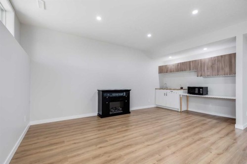 738 Carriage Lane Drive, Carstairs, AB - Indoor Photo Showing Kitchen