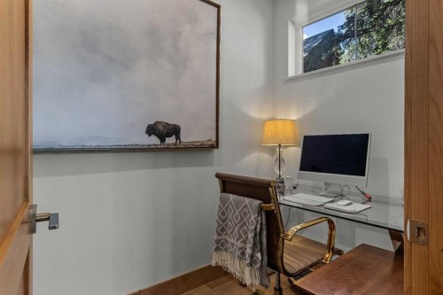 533 3Rd Street, Canmore, AB - Indoor Photo Showing Office