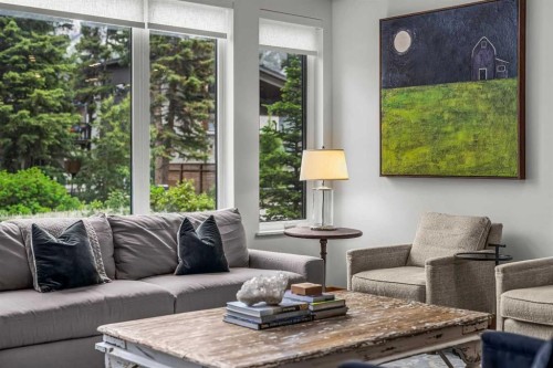 533 3Rd Street, Canmore, AB - Indoor Photo Showing Living Room