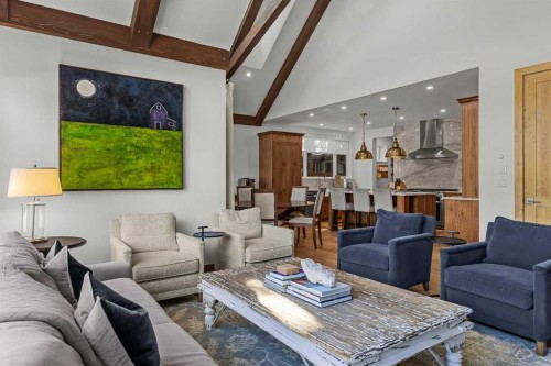 533 3Rd Street, Canmore, AB - Indoor Photo Showing Living Room