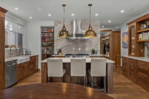 533 3Rd Street, Canmore, AB - Indoor Photo Showing Kitchen With Upgraded Kitchen