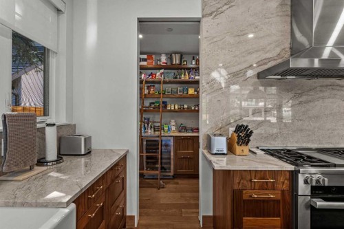 533 3Rd Street, Canmore, AB - Indoor Photo Showing Kitchen