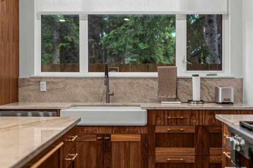 533 3Rd Street, Canmore, AB - Indoor Photo Showing Kitchen