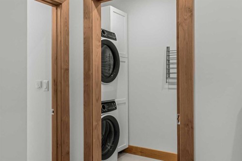 533 3Rd Street, Canmore, AB - Indoor Photo Showing Laundry Room