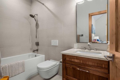 533 3Rd Street, Canmore, AB - Indoor Photo Showing Bathroom