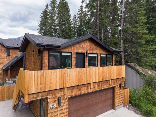 533 3Rd Street, Canmore, AB - Outdoor