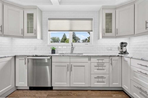 10807 Mapleshire Crescent Se, Calgary, AB - Indoor Photo Showing Kitchen With Upgraded Kitchen