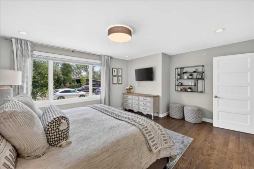 10807 Mapleshire Crescent Se, Calgary, AB - Indoor Photo Showing Bedroom