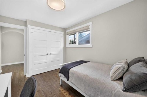10807 Mapleshire Crescent Se, Calgary, AB - Indoor Photo Showing Bedroom