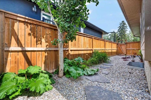 10807 Mapleshire Crescent Se, Calgary, AB - Outdoor