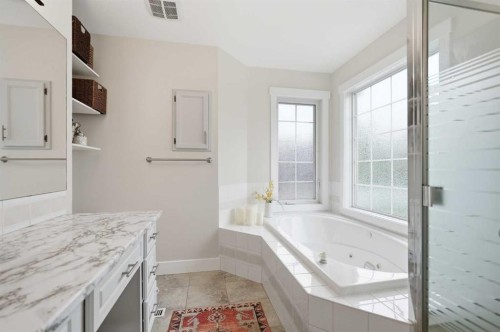 606 Schubert Place Nw, Calgary, AB - Indoor Photo Showing Bathroom