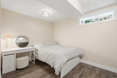 606 Schubert Place Nw, Calgary, AB - Indoor Photo Showing Bedroom