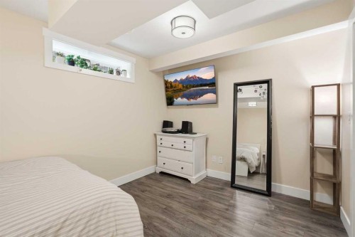 606 Schubert Place Nw, Calgary, AB - Indoor Photo Showing Bedroom
