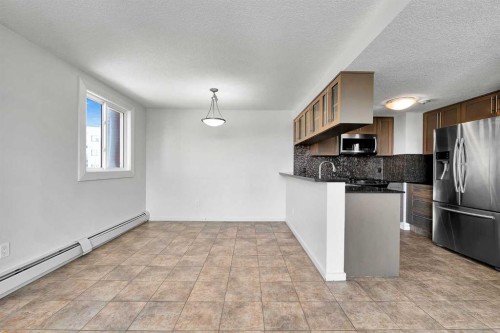 411-429 14 Street Nw, Calgary, AB - Indoor Photo Showing Kitchen With Stainless Steel Kitchen