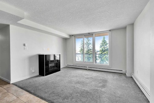411-429 14 Street Nw, Calgary, AB - Indoor Photo Showing Other Room