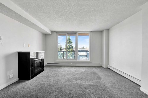 411-429 14 Street Nw, Calgary, AB - Indoor Photo Showing Other Room