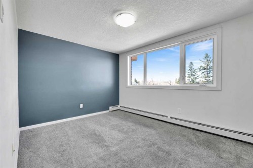 411-429 14 Street Nw, Calgary, AB - Indoor Photo Showing Other Room