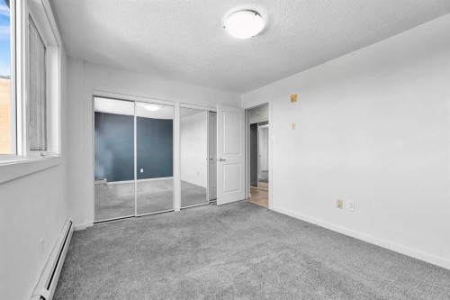 411-429 14 Street Nw, Calgary, AB - Indoor Photo Showing Other Room