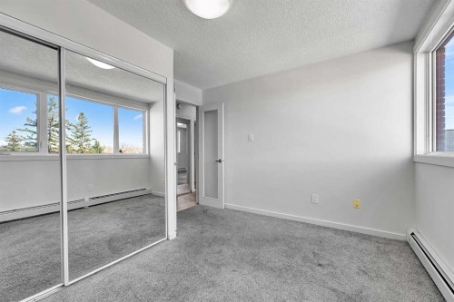 411-429 14 Street Nw, Calgary, AB - Indoor Photo Showing Other Room