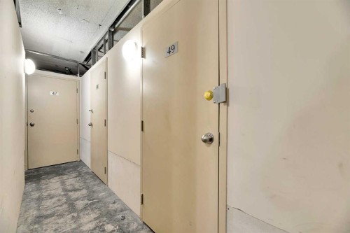 411-429 14 Street Nw, Calgary, AB - Indoor Photo Showing Other Room