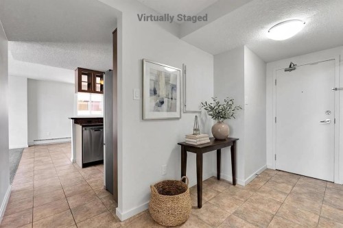 411-429 14 Street Nw, Calgary, AB - Indoor Photo Showing Other Room