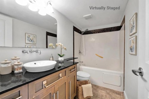 411-429 14 Street Nw, Calgary, AB - Indoor Photo Showing Bathroom