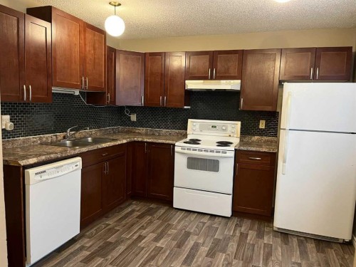 179 Falshire Drive Ne, Calgary, AB - Indoor Photo Showing Kitchen With Double Sink