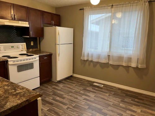 179 Falshire Drive Ne, Calgary, AB - Indoor Photo Showing Kitchen