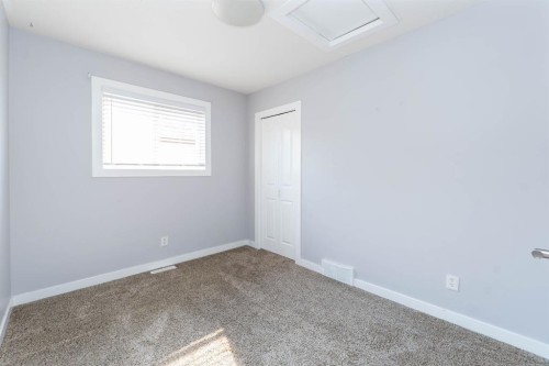 47 Everstone Boulevard Sw, Calgary, AB - Indoor Photo Showing Other Room