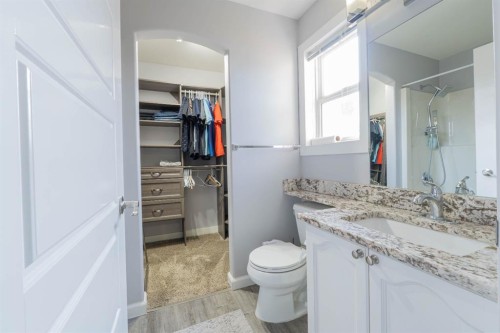 47 Everstone Boulevard Sw, Calgary, AB - Indoor Photo Showing Bathroom