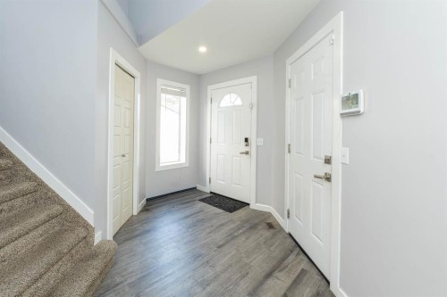 47 Everstone Boulevard Sw, Calgary, AB - Indoor Photo Showing Other Room