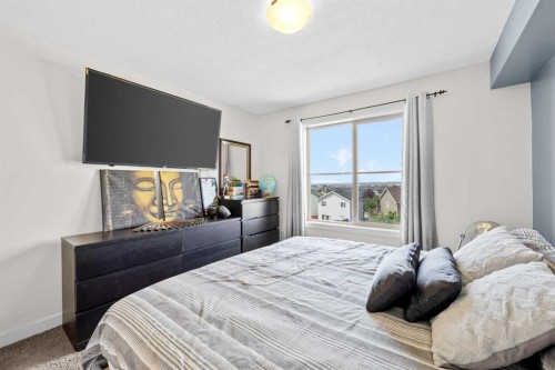 401-7110 80 Avenue Ne, Calgary, AB - Indoor Photo Showing Bedroom