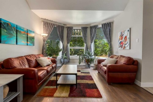 9915 Patton Road Sw, Calgary, AB - Indoor Photo Showing Living Room