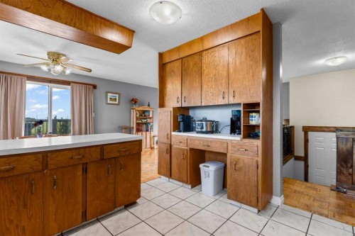 466054 113 Street East, Rural Foothills County, AB - Indoor Photo Showing Kitchen