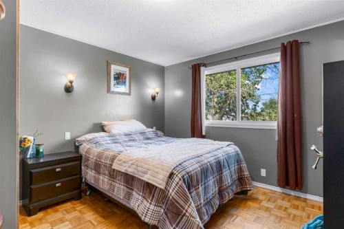 466054 113 Street East, Rural Foothills County, AB - Indoor Photo Showing Bedroom