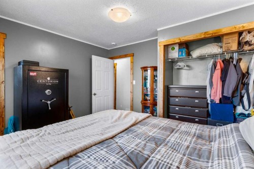 466054 113 Street East, Rural Foothills County, AB - Indoor Photo Showing Bedroom